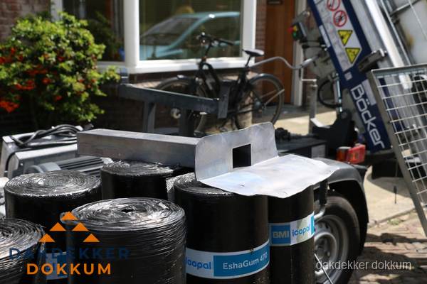 Dakbedekkingsmateriaal en dakgoot onderdelen in Dokkum