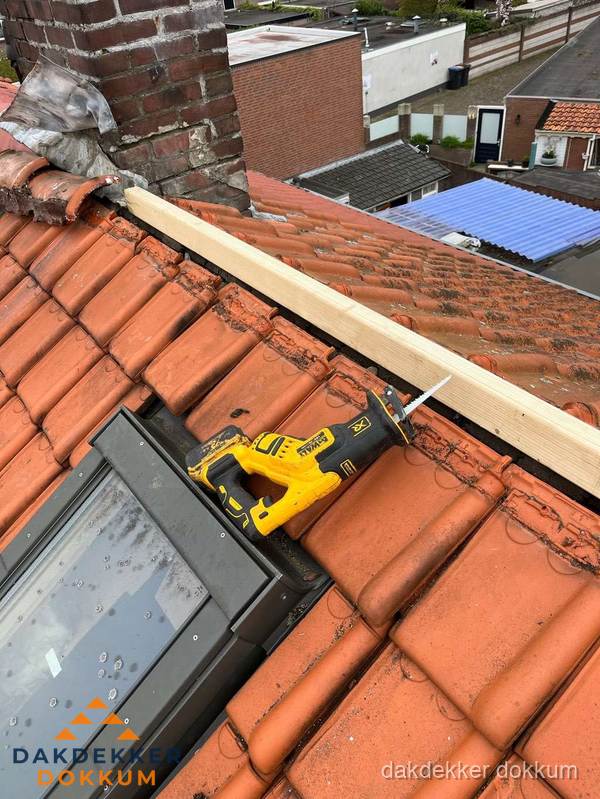 Kosten dak vervangen: werkzaamheden aan pannendak in Dokkum