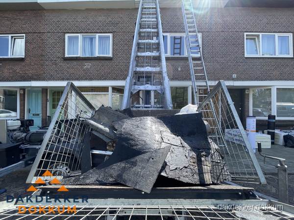 Kosten dakreparatie: dakschade aan flatgebouw in Dokkum